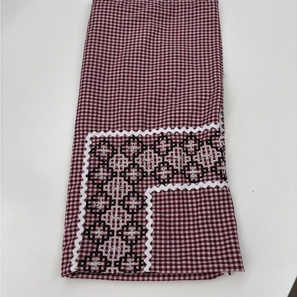 Gingham Check Luncheon Cloth Handmade Embroidered Design Bordered with Rick Rack - Picture 6 of 11